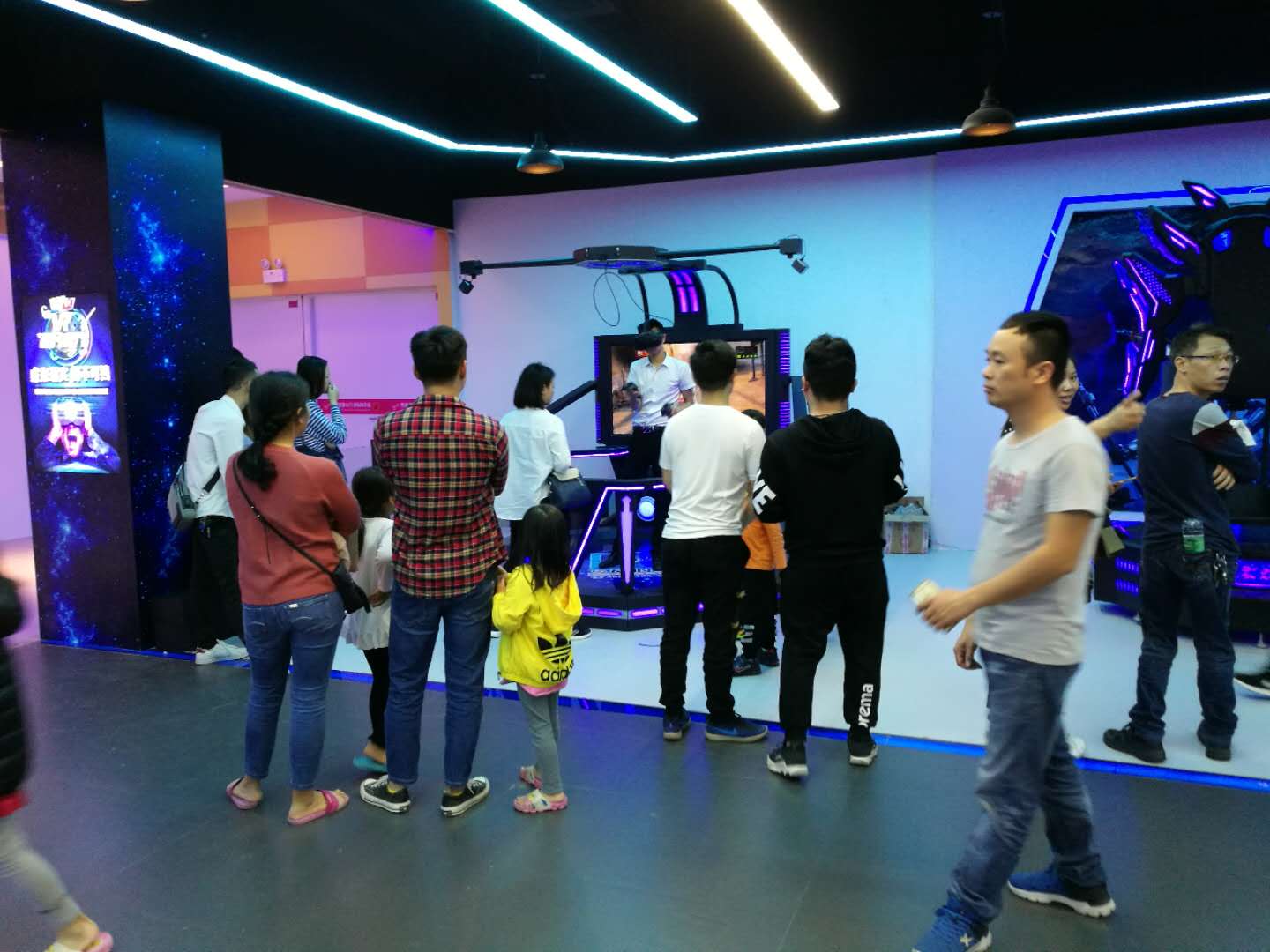 东莞家汇购物广场VR体验馆 (5).jpg
